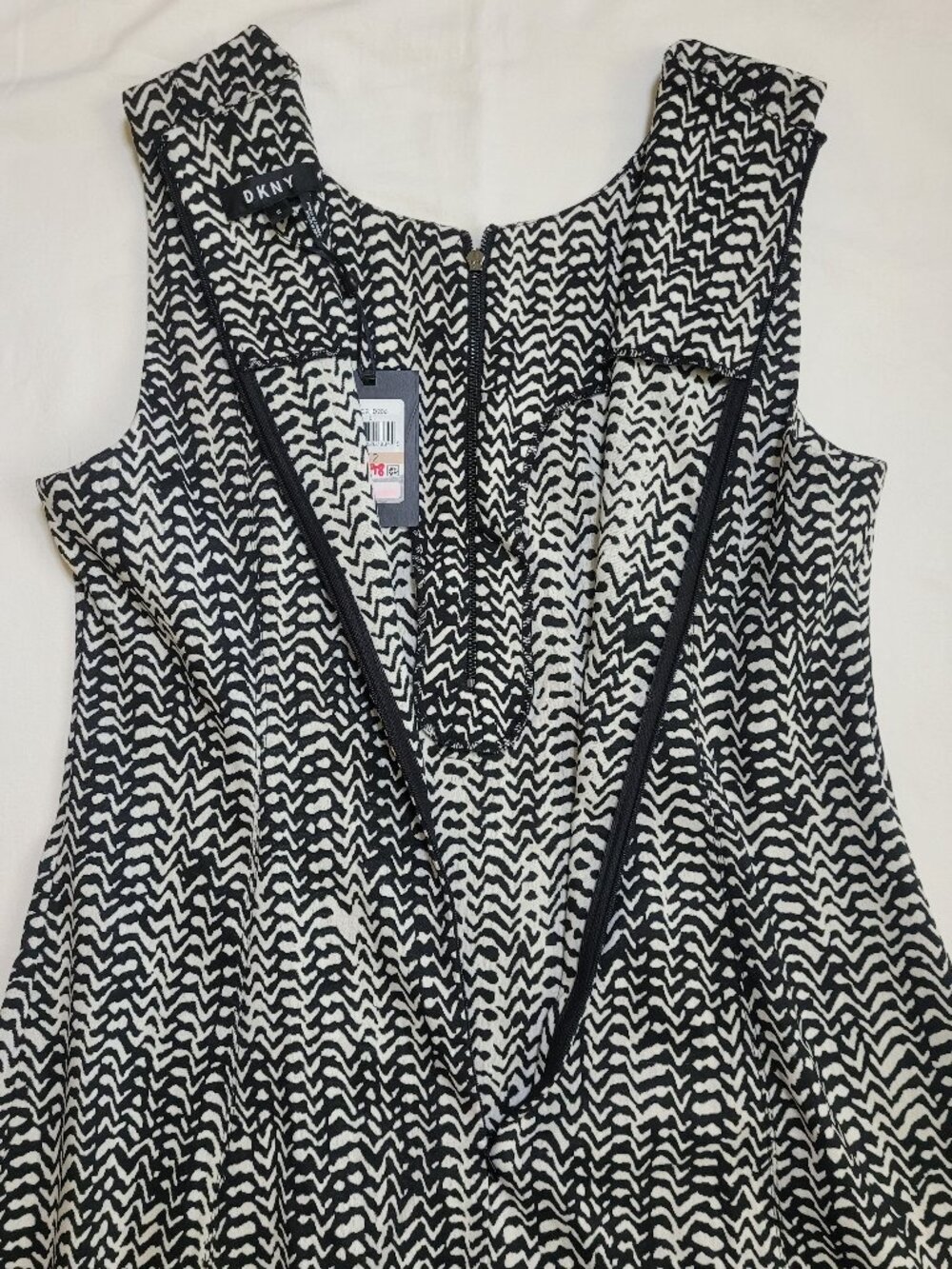 DKNY Colorblock Herringbone Zip Sheath Dress Black White NEW Quiet Luxury - Picture 12 of 12